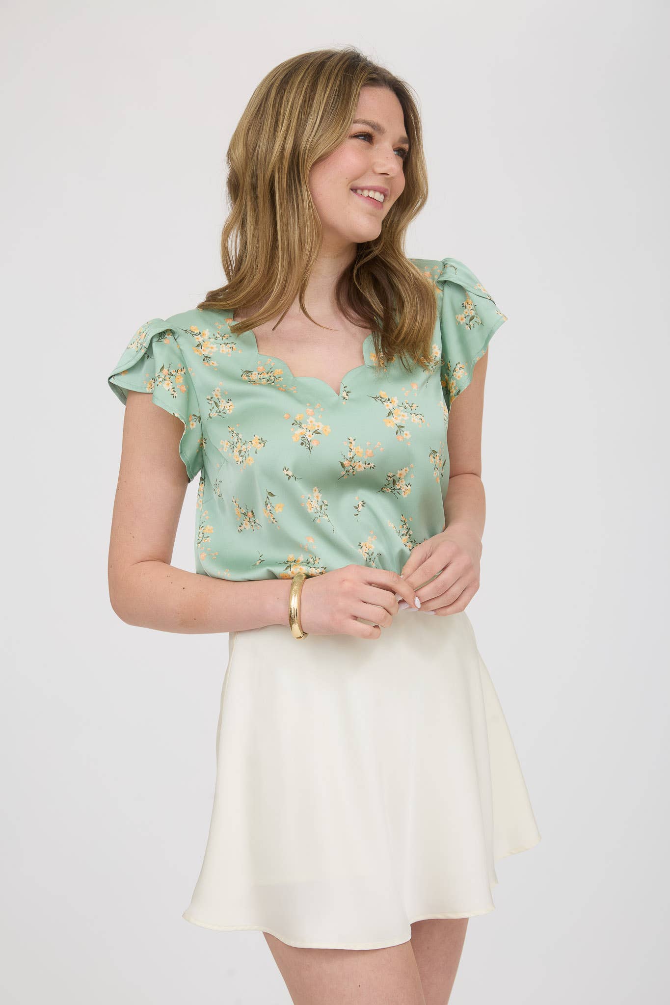 Floral Print V-Neck with Scallop edge in Dusty Mint