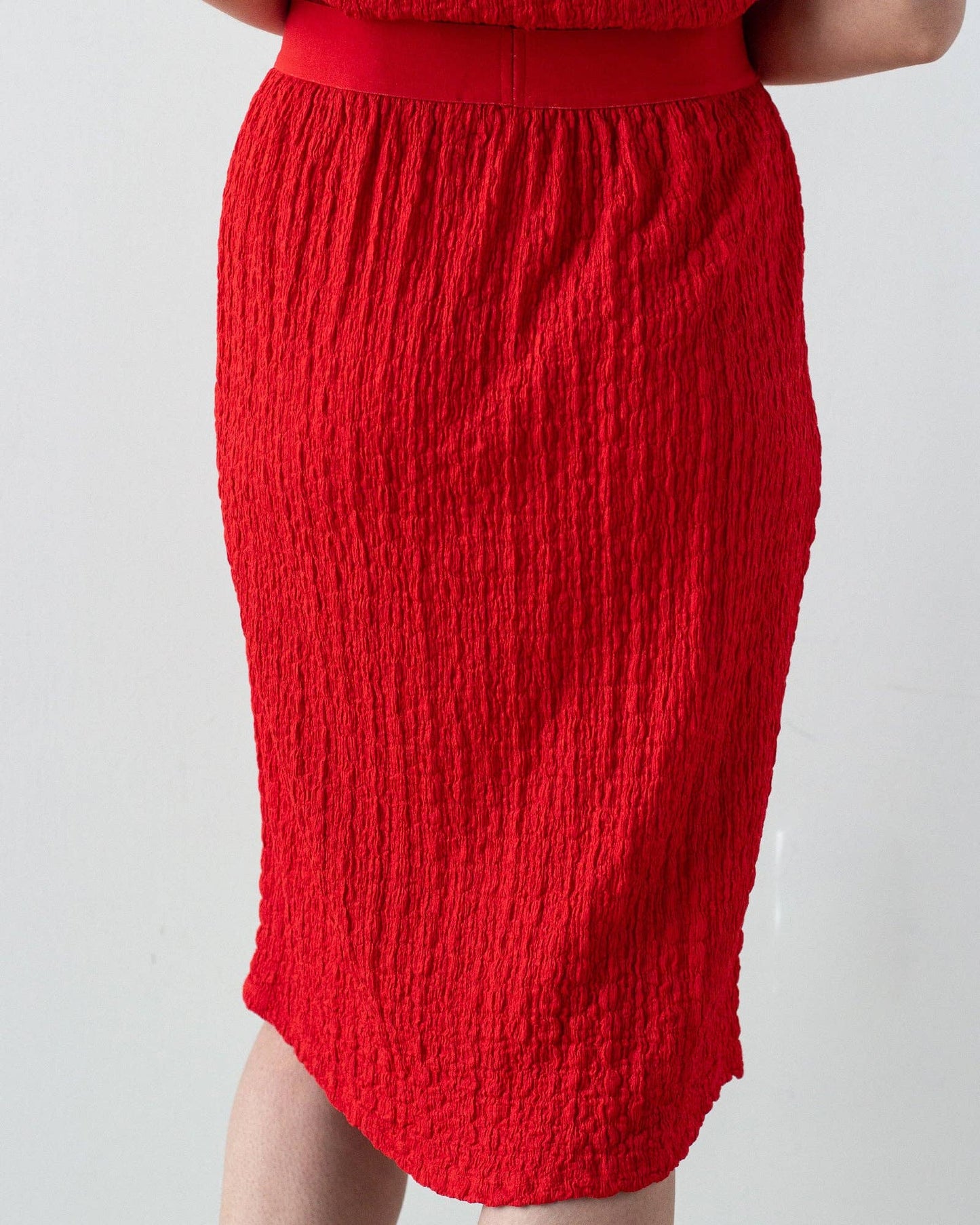 Popcorn Textured Elastic Waist Midi Skirt in Flame Scarlet