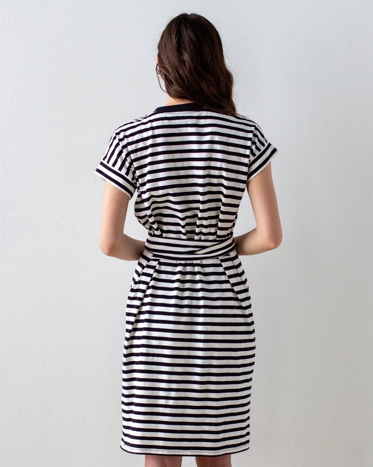 Black and White Striped Short Sleeve Knee Length Knit Dress