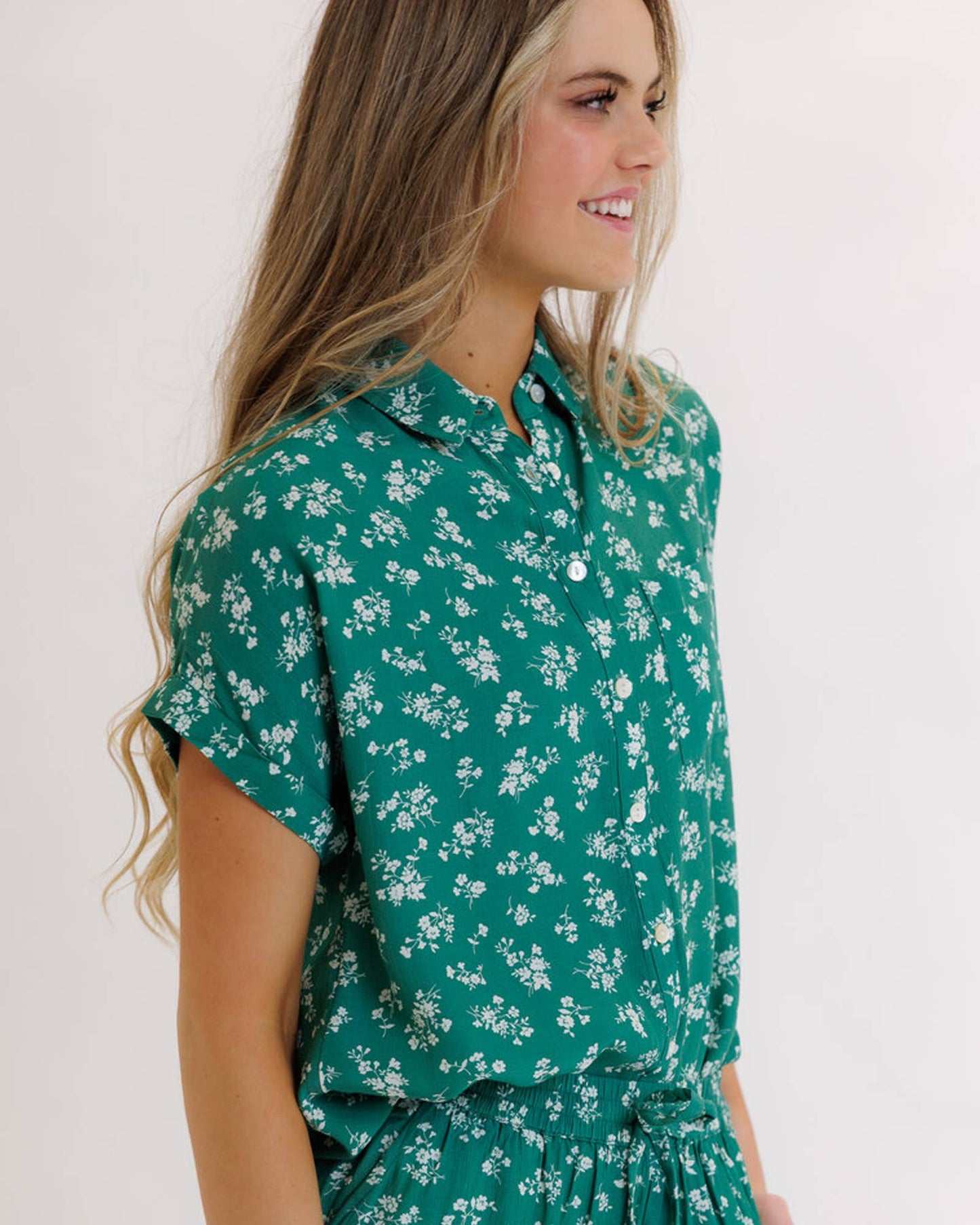 Comfy Green Floral Print Short Sleeve Button Down Shirt
