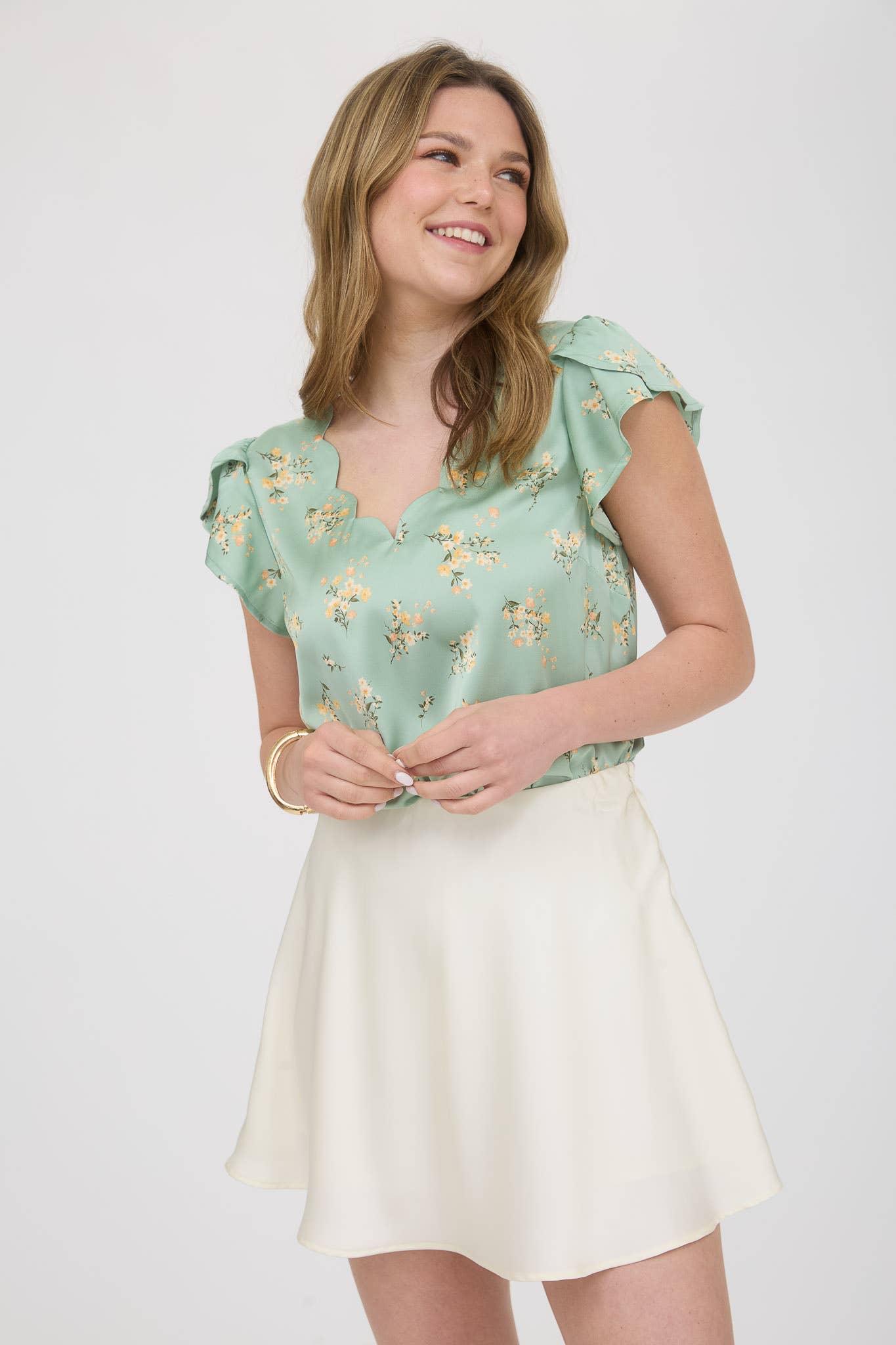 Floral Print V-Neck with Scallop edge in Dusty Mint