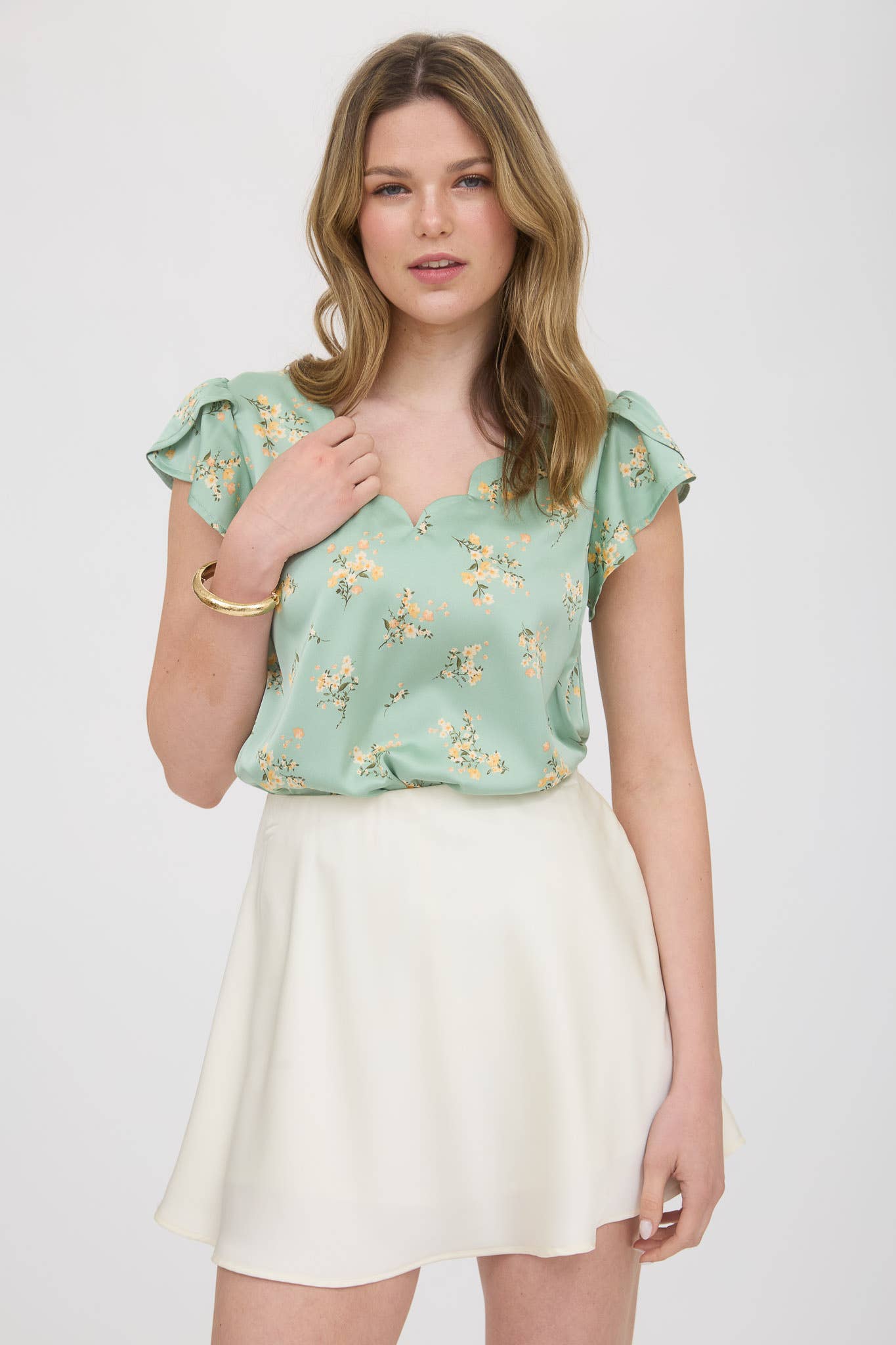 Floral Print V-Neck with Scallop edge in Dusty Mint