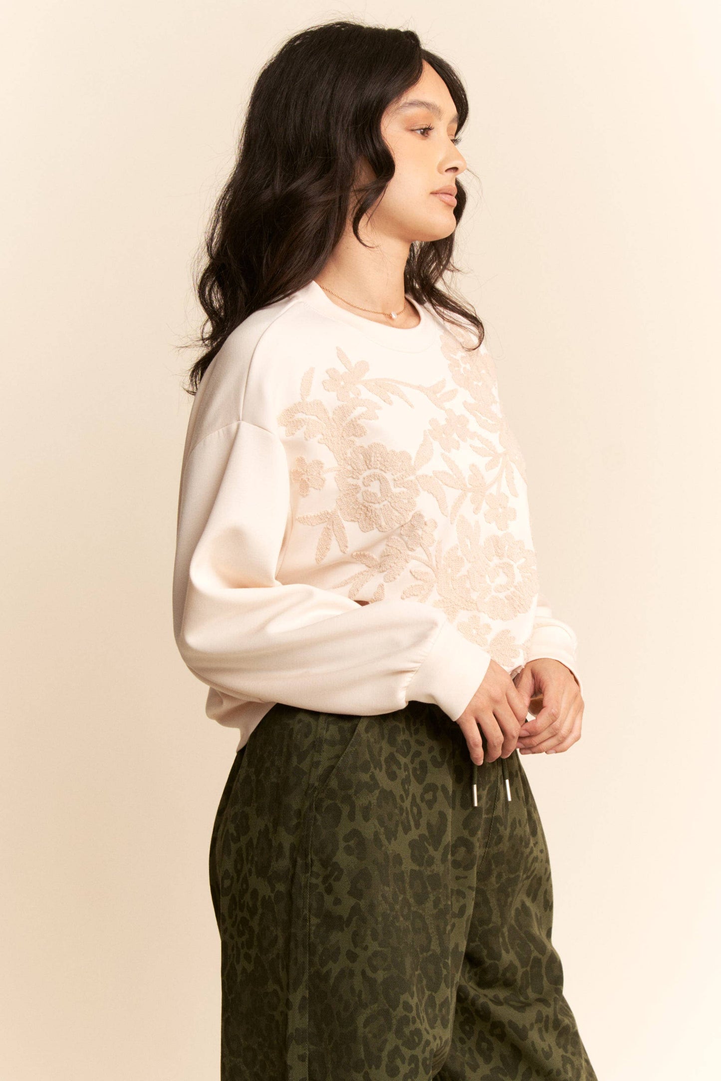 Floral Front Embroidery Pullover in Cream