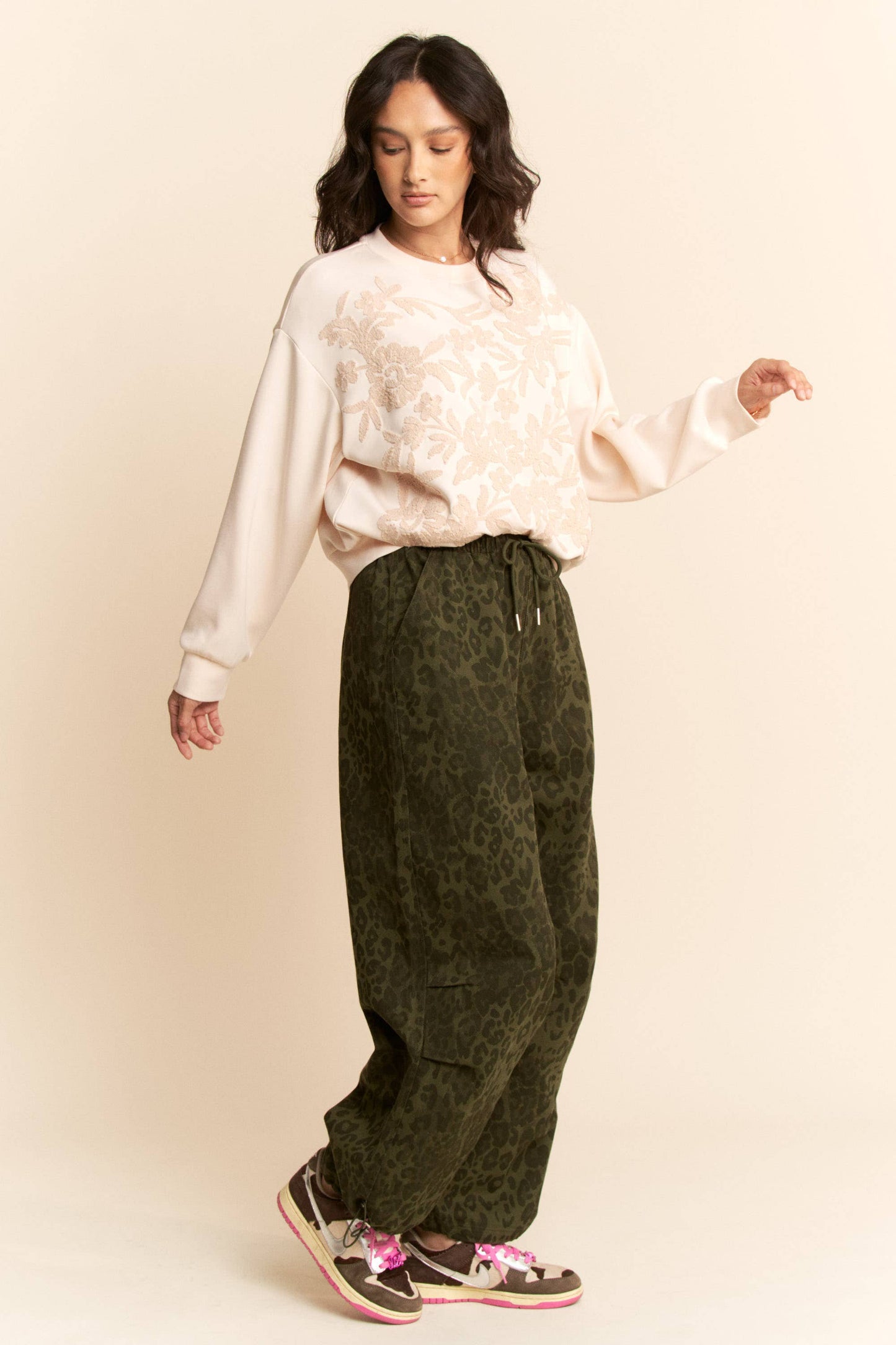 Floral Front Embroidery Pullover in Cream