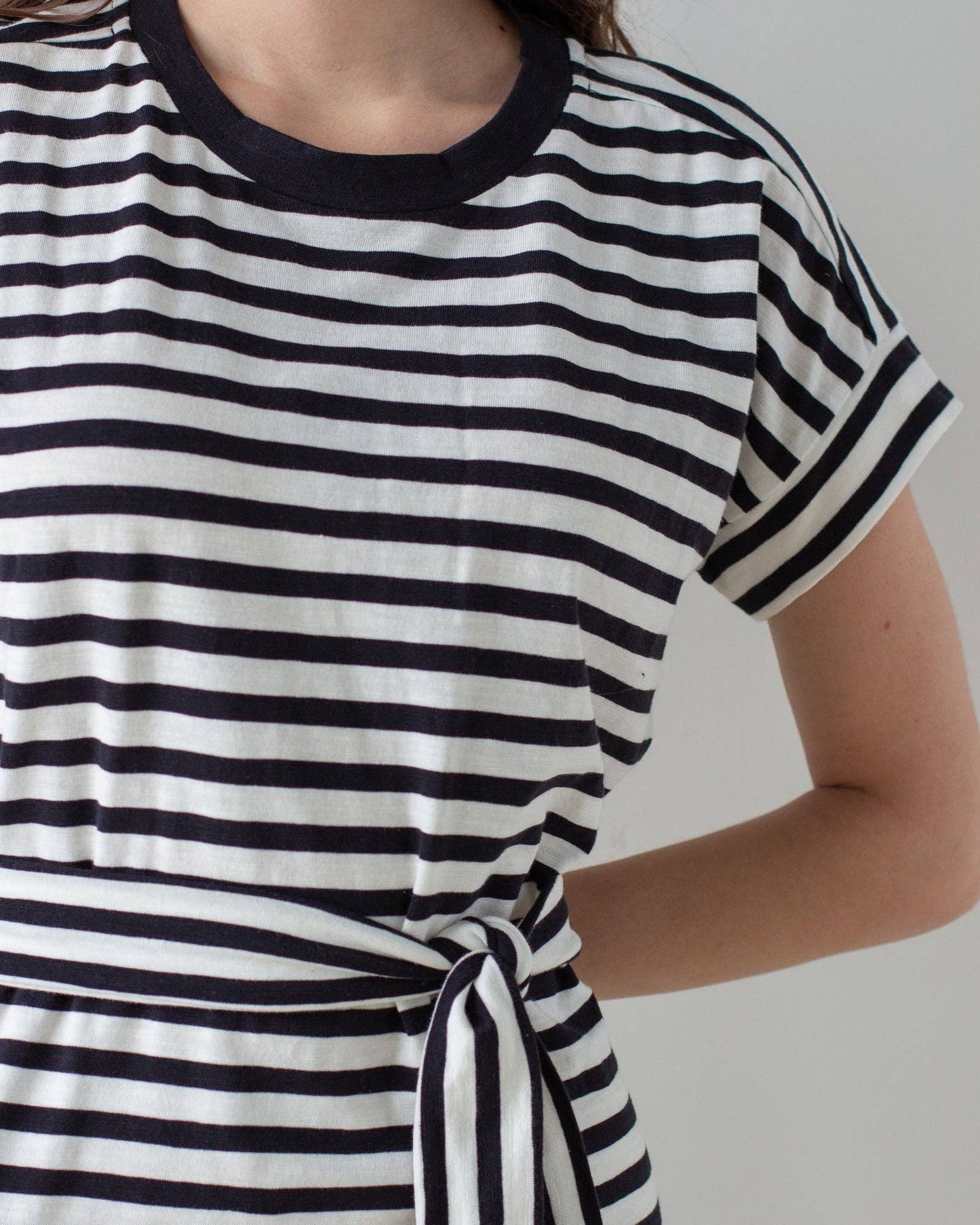 Black and White Striped Short Sleeve Knee Length Knit Dress