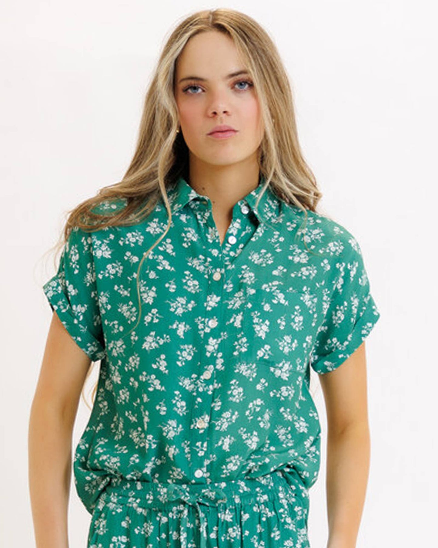 Comfy Green Floral Print Short Sleeve Button Down Shirt