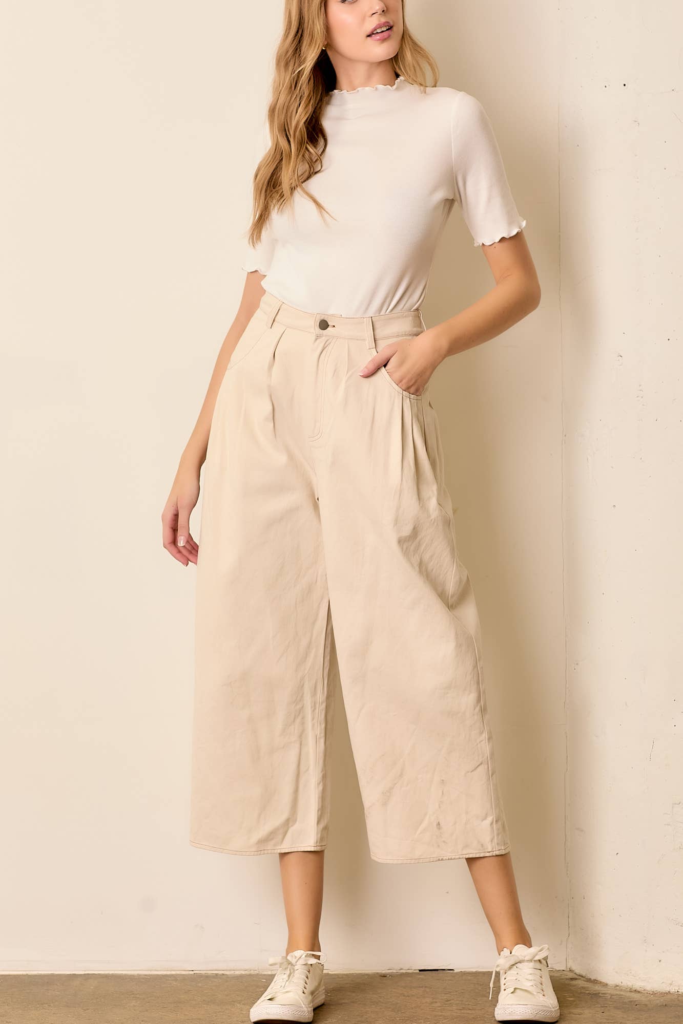 Ribbed Top with Scalloped Edge in Ivory