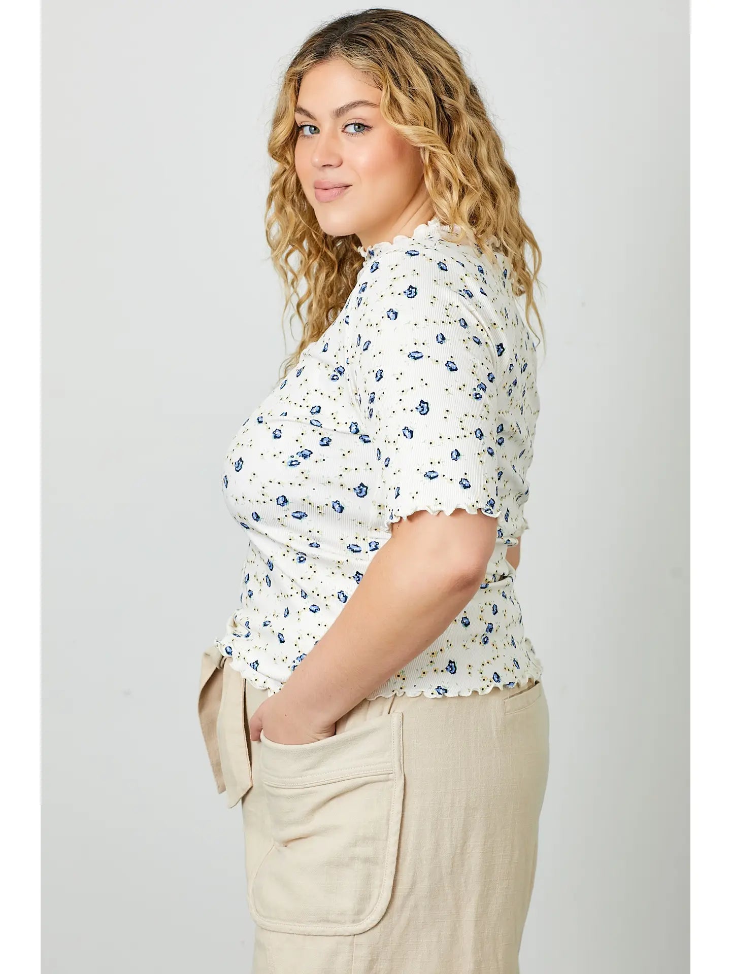 Ribbed Knit Floral Top in Cream and Blue